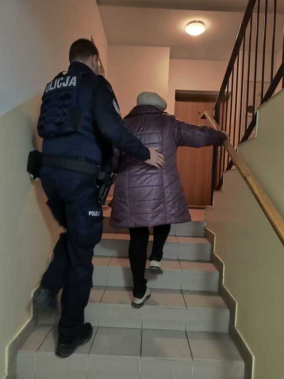 Policjant i seniorka