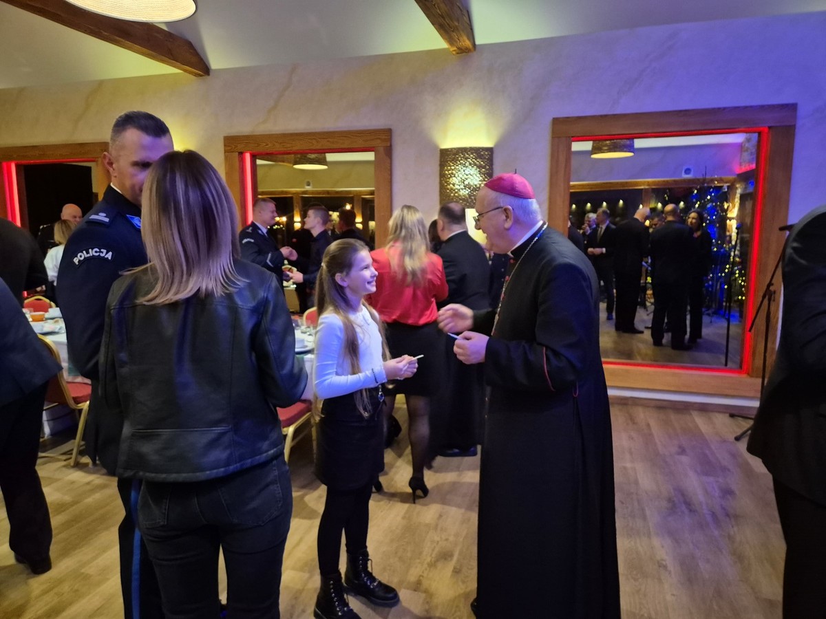 Uczestnicy spotkania wigilijnego