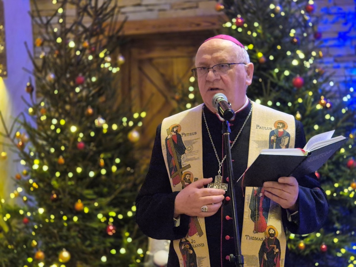 Uczestnicy spotkania wigilijnego