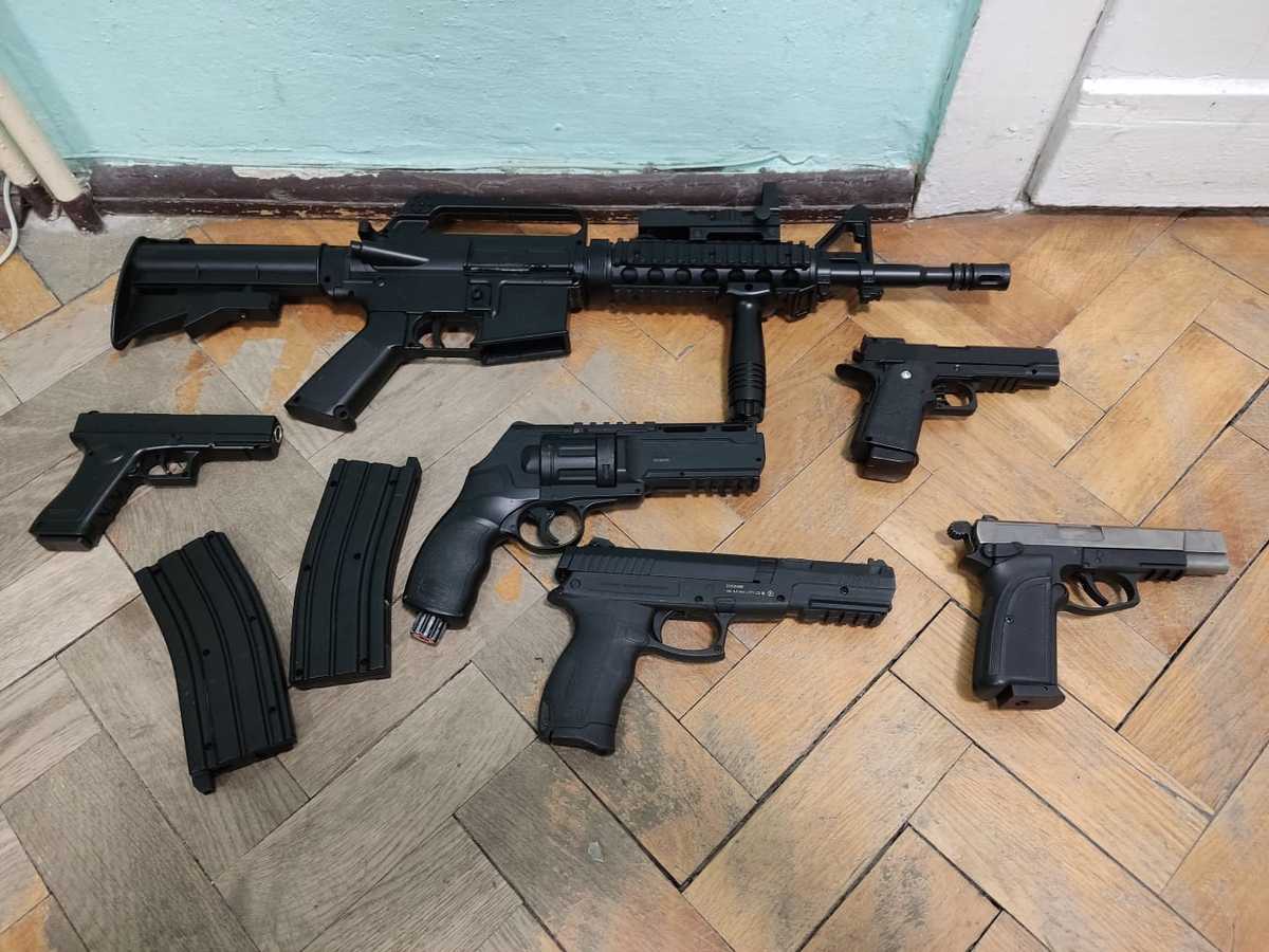 Zabezpieczone przedmioty, atrapy broni