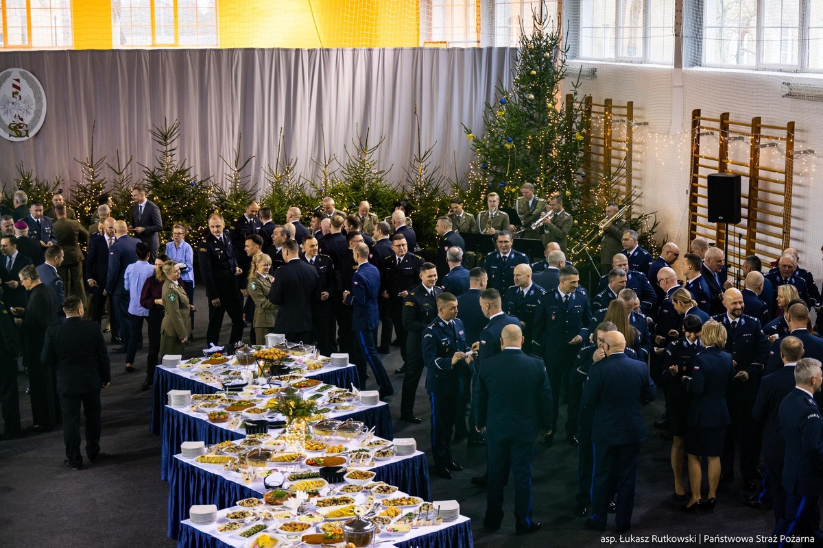 Uczestnicy spotkania wigilijnego