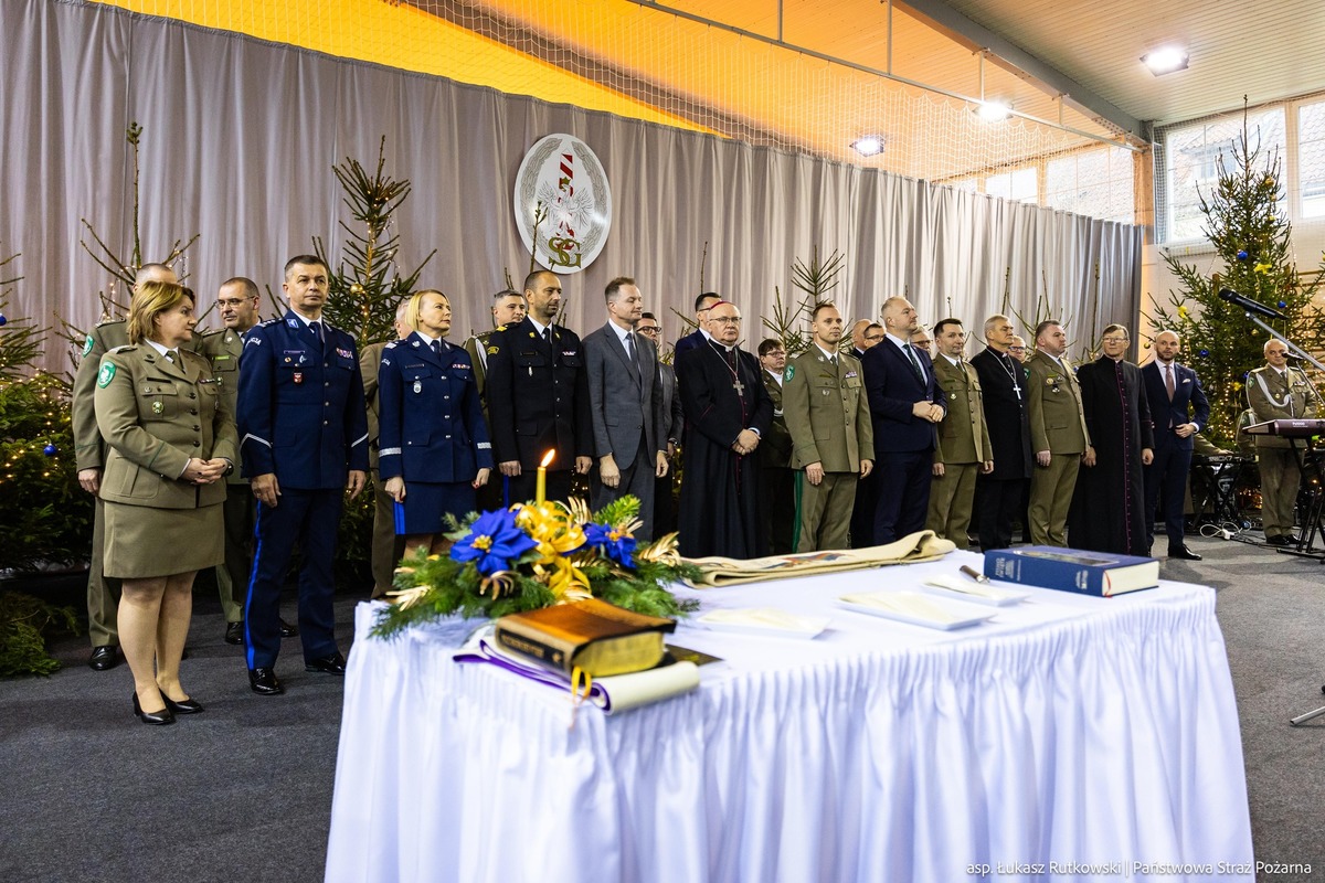 Uczestnicy spotkania wigilijnego