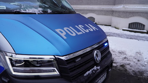 Fragment policyjnego radiowozu