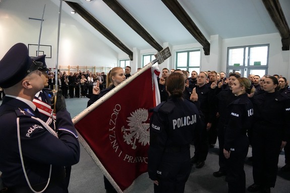 funkcjonariusze podczas ślubowania