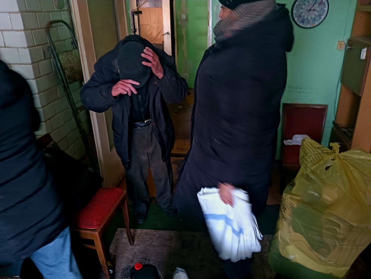 policjanci pomogli mężczyźnie