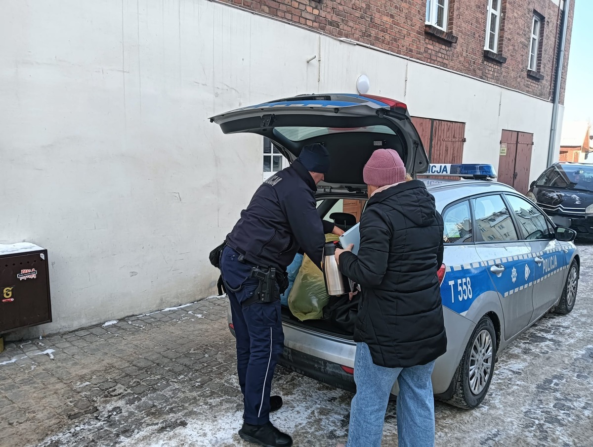 policjanci pomogli mężczyźnie