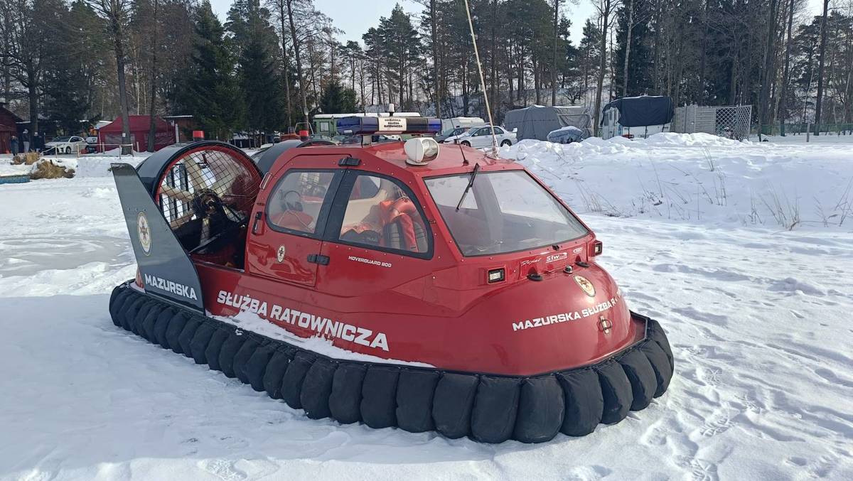 policjanci podczas kontroli drogowych