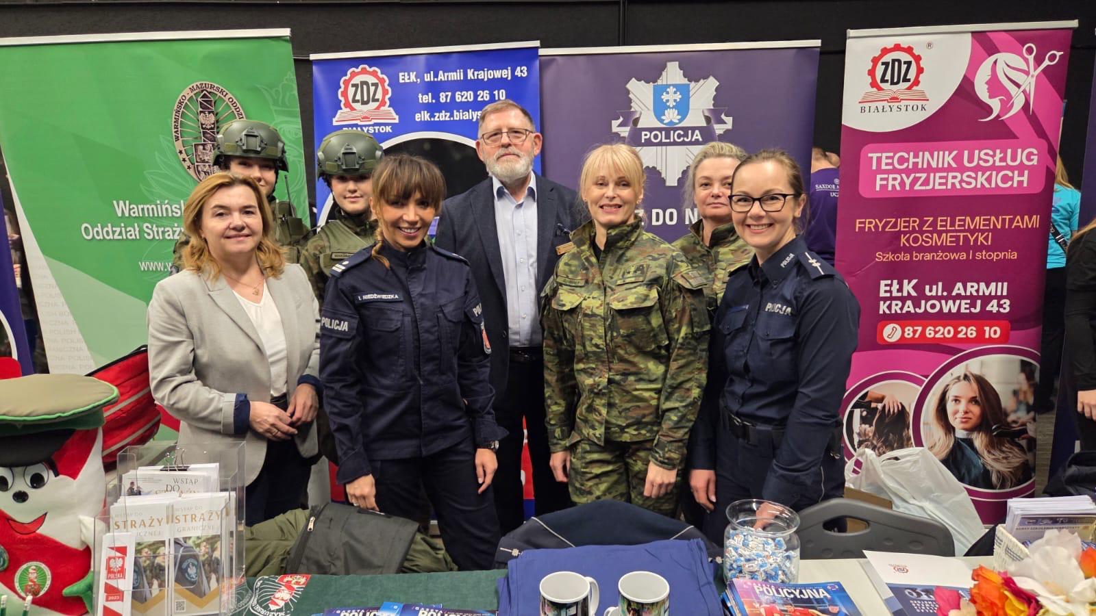 Uczestnicy targów edukacyjno-zawodowych w Ełku