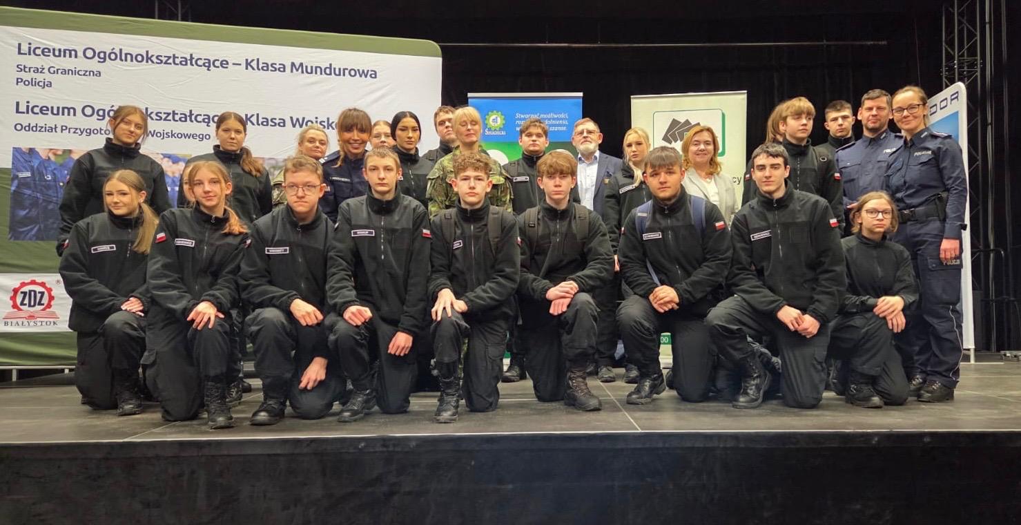 Uczestnicy targów edukacyjno-zawodowych w Ełku