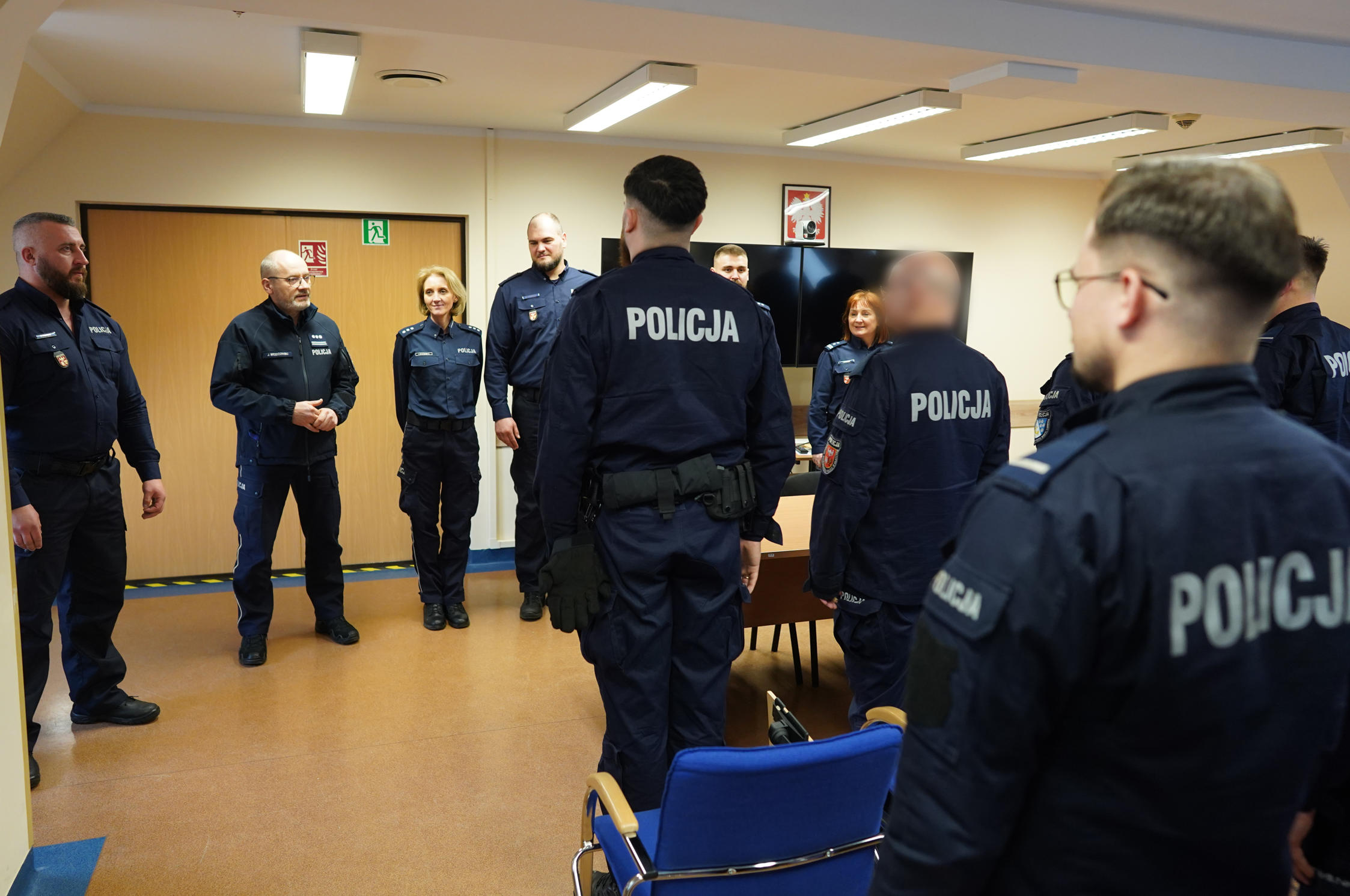 Funkcjonariusze podczas zakończenia kursu