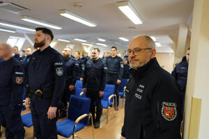 Funkcjonariusze podczas zakończenia kursu