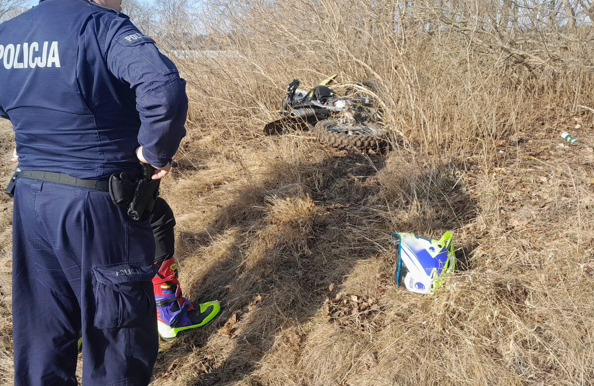 Policjant i motocykl
