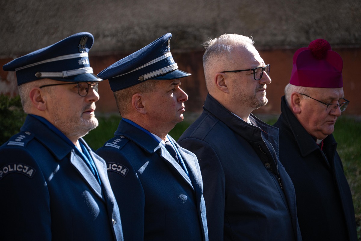 Uczestnicy uroczystości podczas uroczystej zbiórki