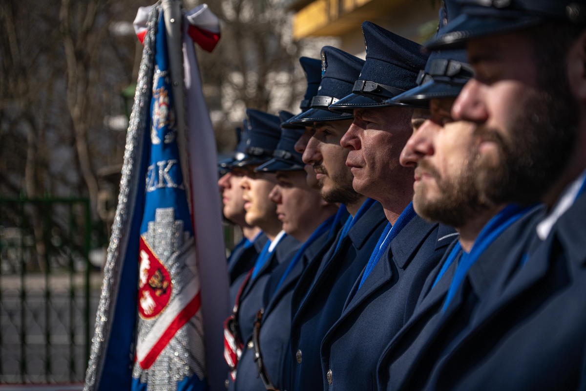 Uczestnicy uroczystości podczas uroczystej zbiórki