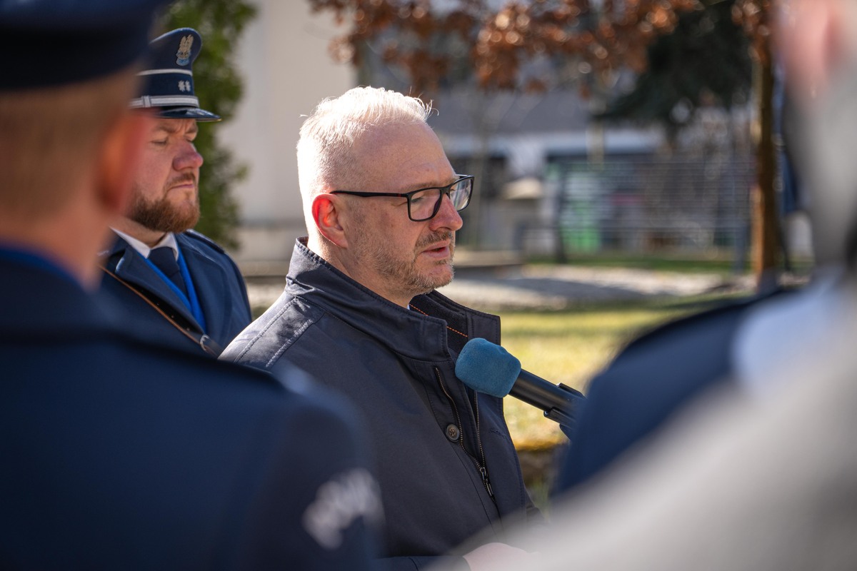 Uczestnicy uroczystości podczas uroczystej zbiórki