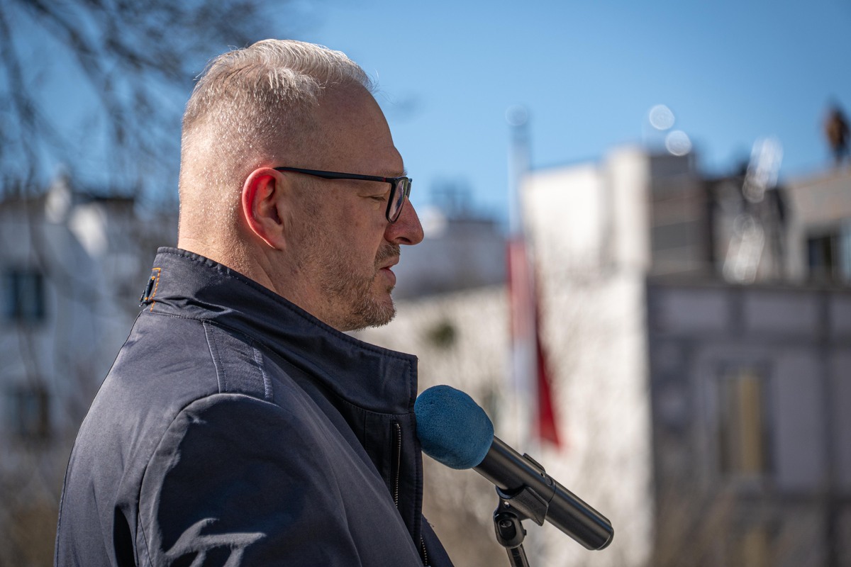 Uczestnicy uroczystości podczas uroczystej zbiórki