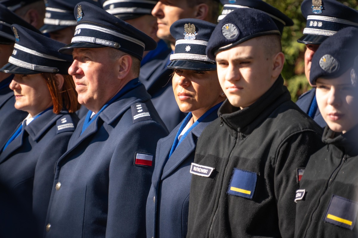 Uczestnicy uroczystości podczas uroczystej zbiórki