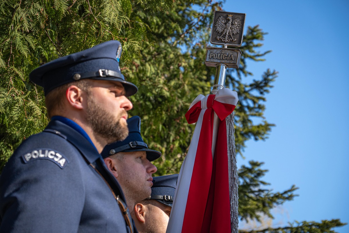 Uczestnicy uroczystości podczas uroczystej zbiórki