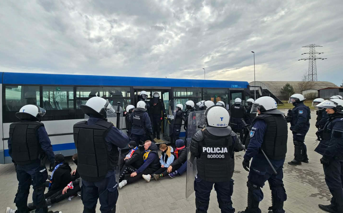 policjanci podczas cwiczeń