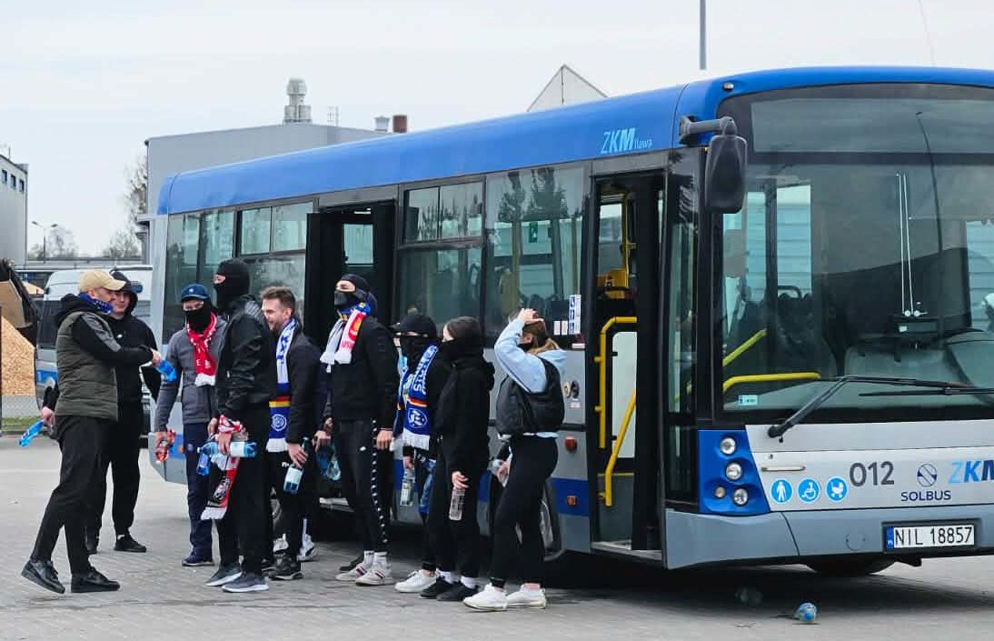 policjanci podczas cwiczeń