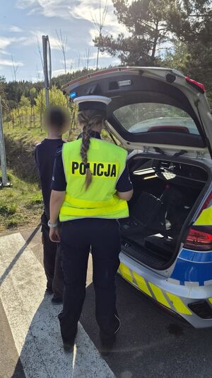 Policjantka i nietrzeźwy rowerzysta