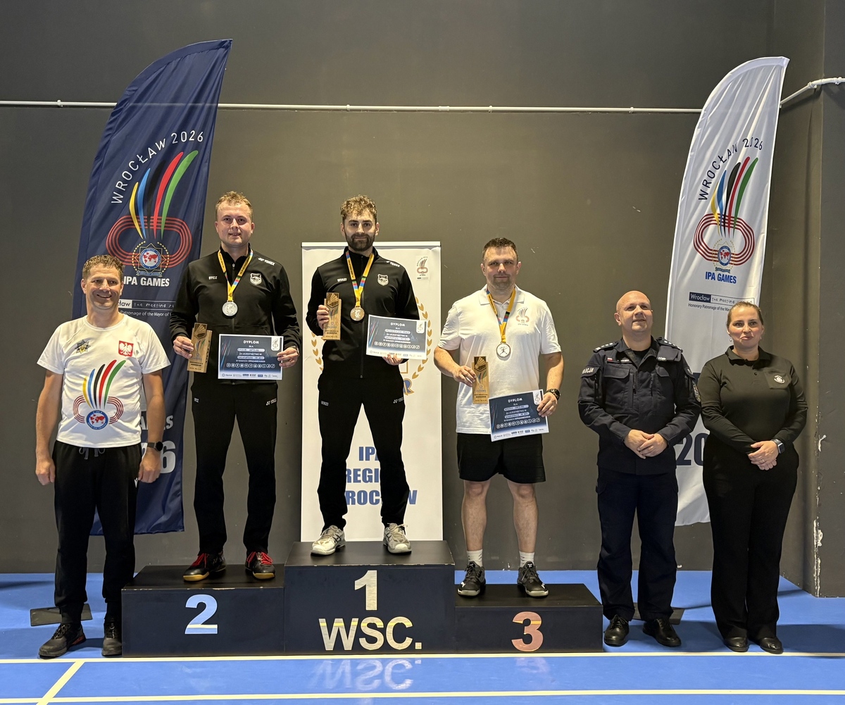 Uczestnicy zawodów na podium