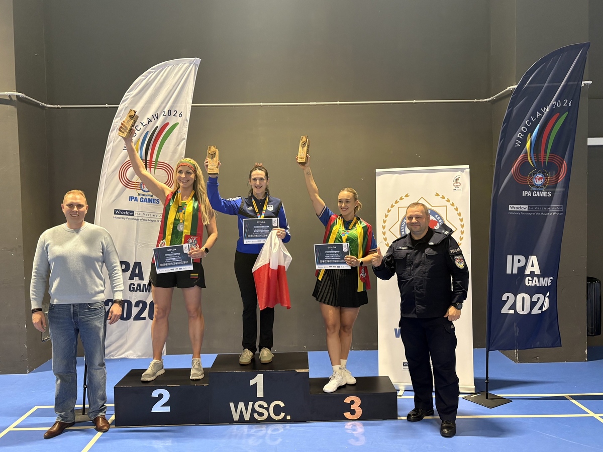 Uczestnicy zawodów na podium