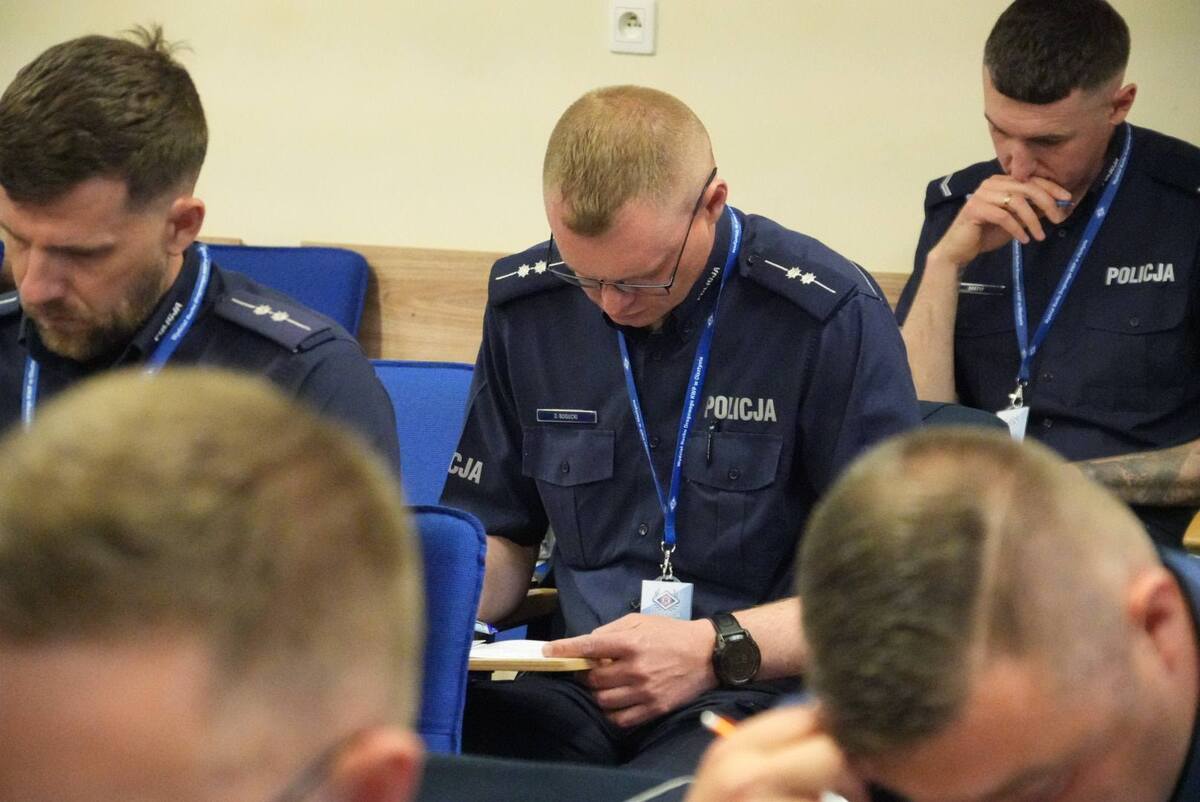 Kadry z poszczególnych konkurencji oraz uroczystego zakończenia wojewódzkich eliminacji do XXXVI edycji konkursu „Policjant Ruchu Drogowego”.