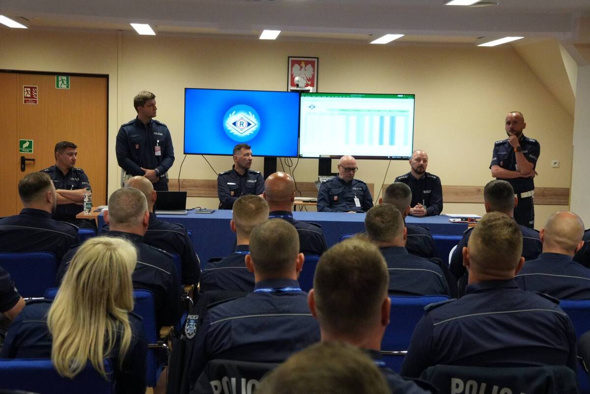 Kadry z poszczególnych konkurencji oraz uroczystego zakończenia wojewódzkich eliminacji do XXXVI edycji konkursu „Policjant Ruchu Drogowego”.
