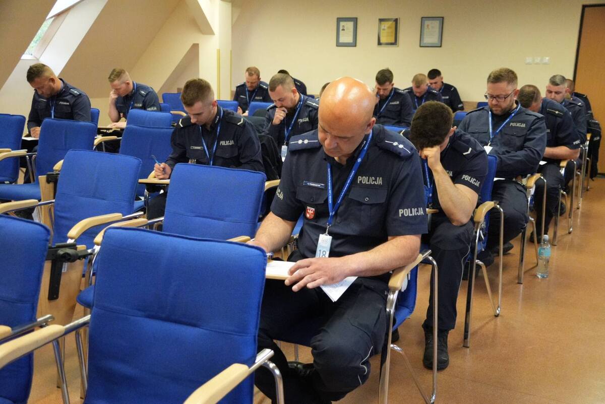 Kadry z poszczególnych konkurencji oraz uroczystego zakończenia wojewódzkich eliminacji do XXXVI edycji konkursu „Policjant Ruchu Drogowego”.