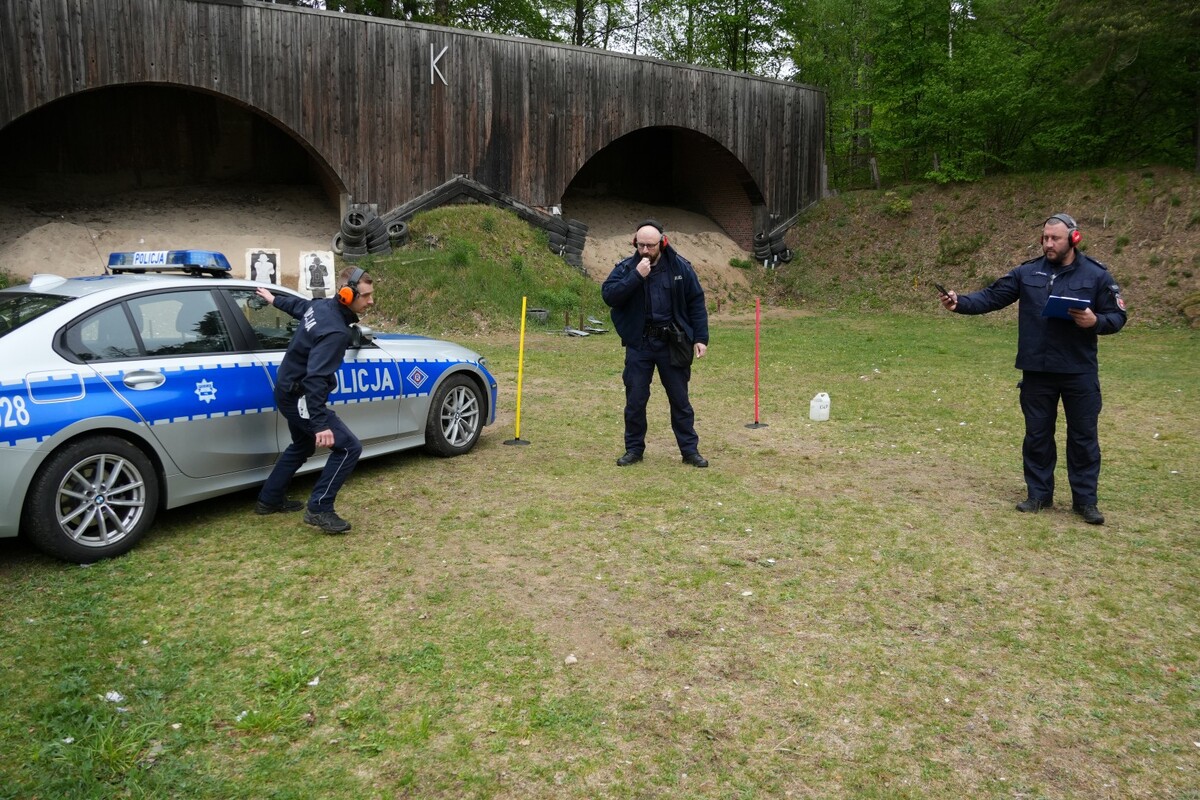Kadr z poszczególnych konkurencji oraz uroczystego zakończenia wojewódzkich eliminacji do XXXVI edycji konkursu „Policjant Ruchu Drogowego”.