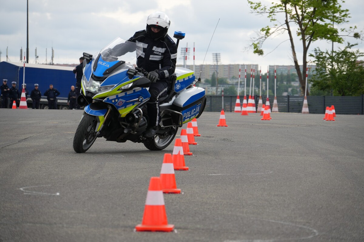 Kadry z poszczególnych konkurencji oraz uroczystego zakończenia wojewódzkich eliminacji do XXXVI edycji konkursu „Policjant Ruchu Drogowego”.