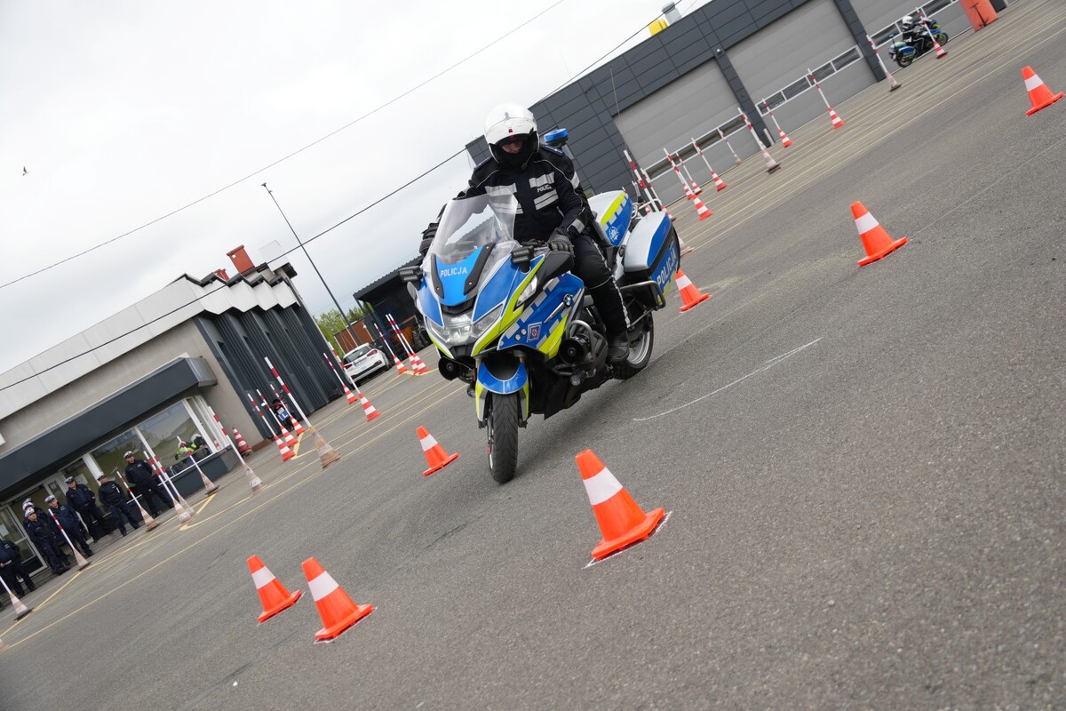 Kadry z poszczególnych konkurencji oraz uroczystego zakończenia wojewódzkich eliminacji do XXXVI edycji konkursu „Policjant Ruchu Drogowego”.