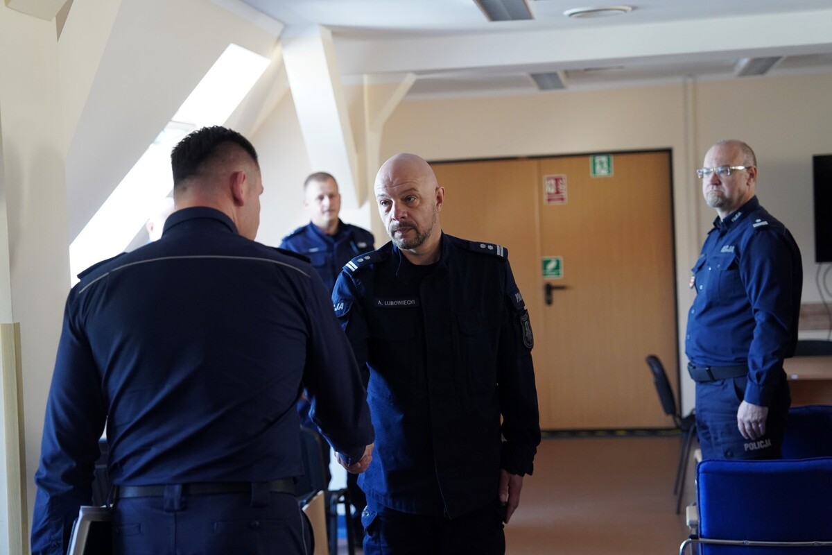 Złożenie meldunku dla insp. Radosława Dracha Zastępcy Komendanta Wojewódzkiego Policji w Olsztynie