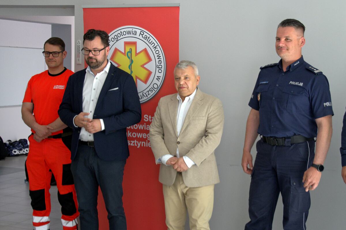 insp. Radosław Drach Zastępca Komendanta Wojewódzkiego Policji w Olsztynie, Marek Myszkowski Dyrektor Wojewódzkiej Stacji Pogotowia Ratunkowego w Olsztynie oraz Łukasz Jacek Łukaszewski Przewodniczący Rady Miasta Olsztyna.
