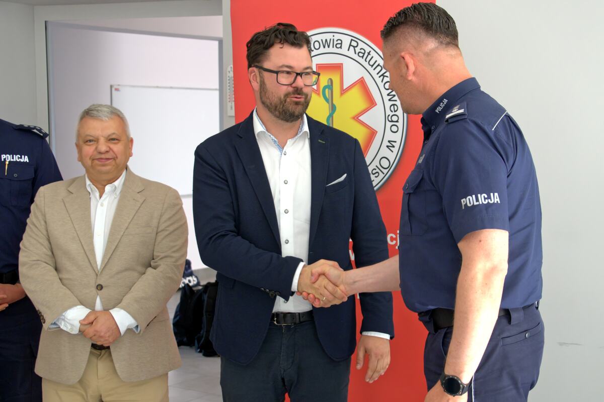 insp. Radosław Drach Zastępca Komendanta Wojewódzkiego Policji w Olsztynie, Marek Myszkowski Dyrektor Wojewódzkiej Stacji Pogotowia Ratunkowego w Olsztynie oraz Łukasz Jacek Łukaszewski Przewodniczący Rady Miasta Olsztyna.