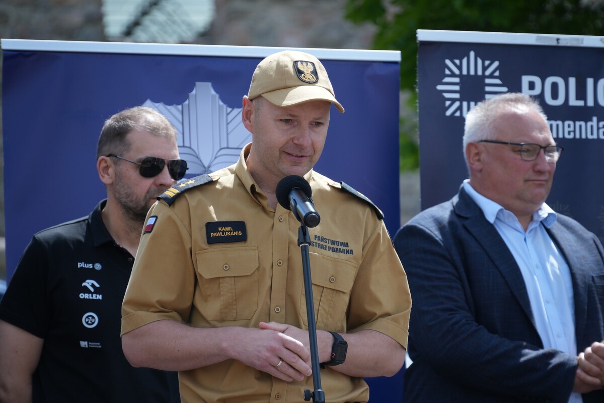 Uczestnicy inauguracji akcji Kręci mnie bezpieczeństwo w lecie