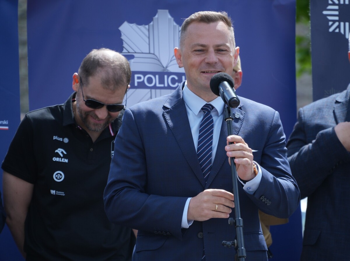 Uczestnicy inauguracji akcji Kręci mnie bezpieczeństwo w lecie