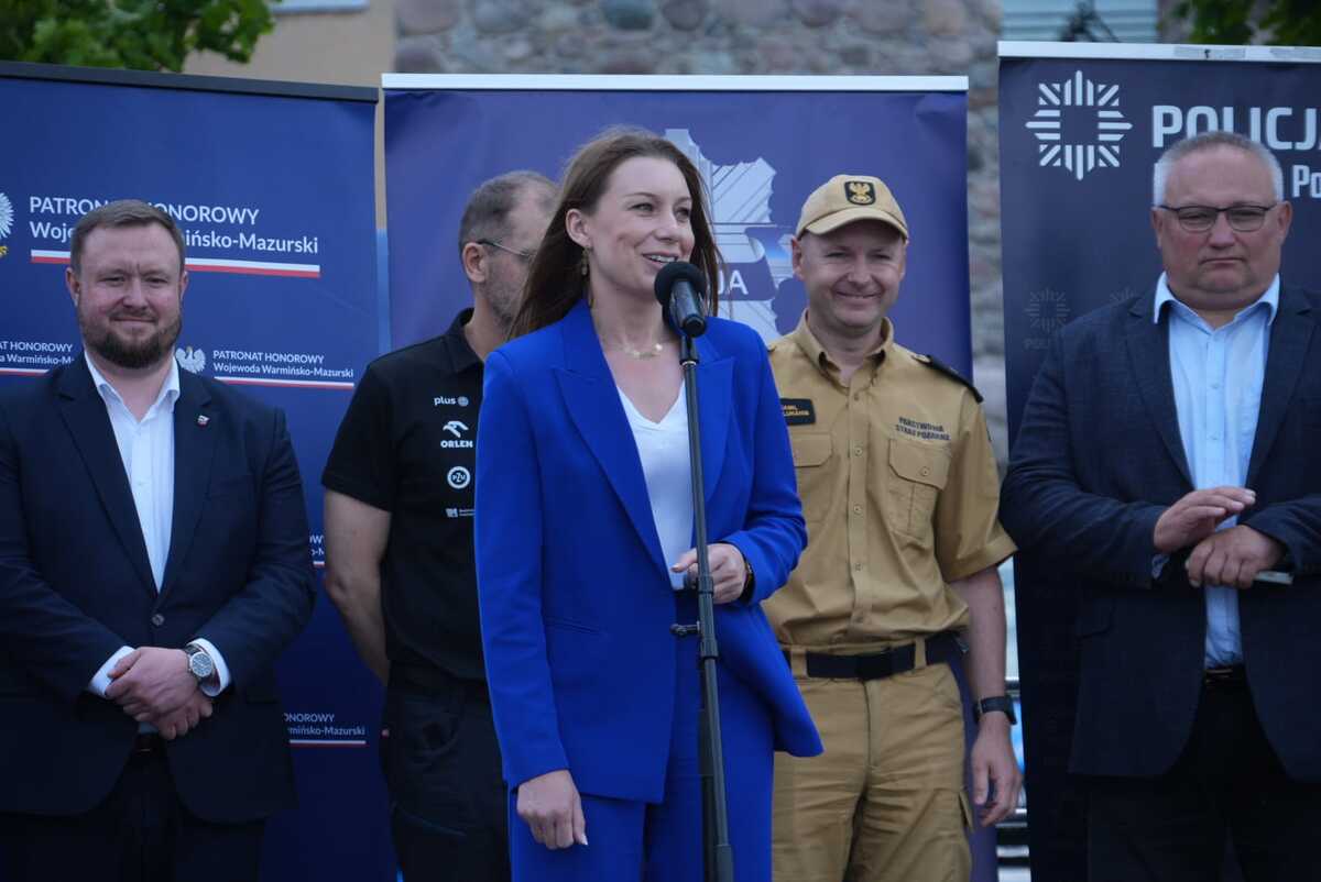 Uczestnicy inauguracji akcji Kręci mnie bezpieczeństwo w lecie