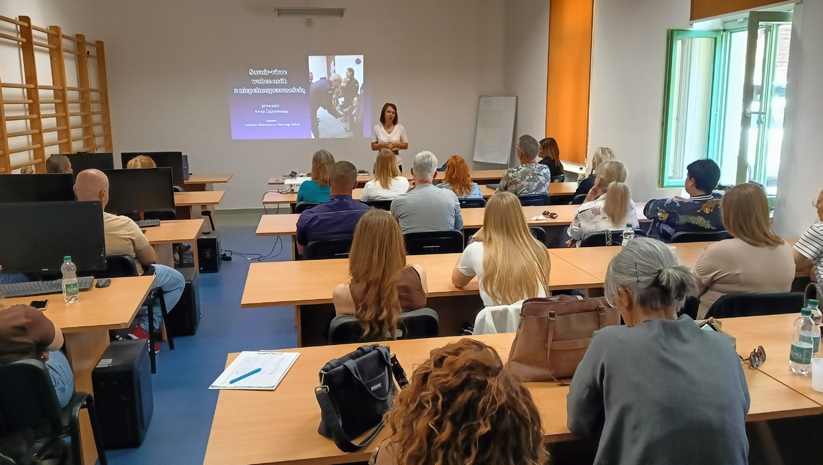 Uczestnicy szkolenia na sali podczas ćwiczeń
