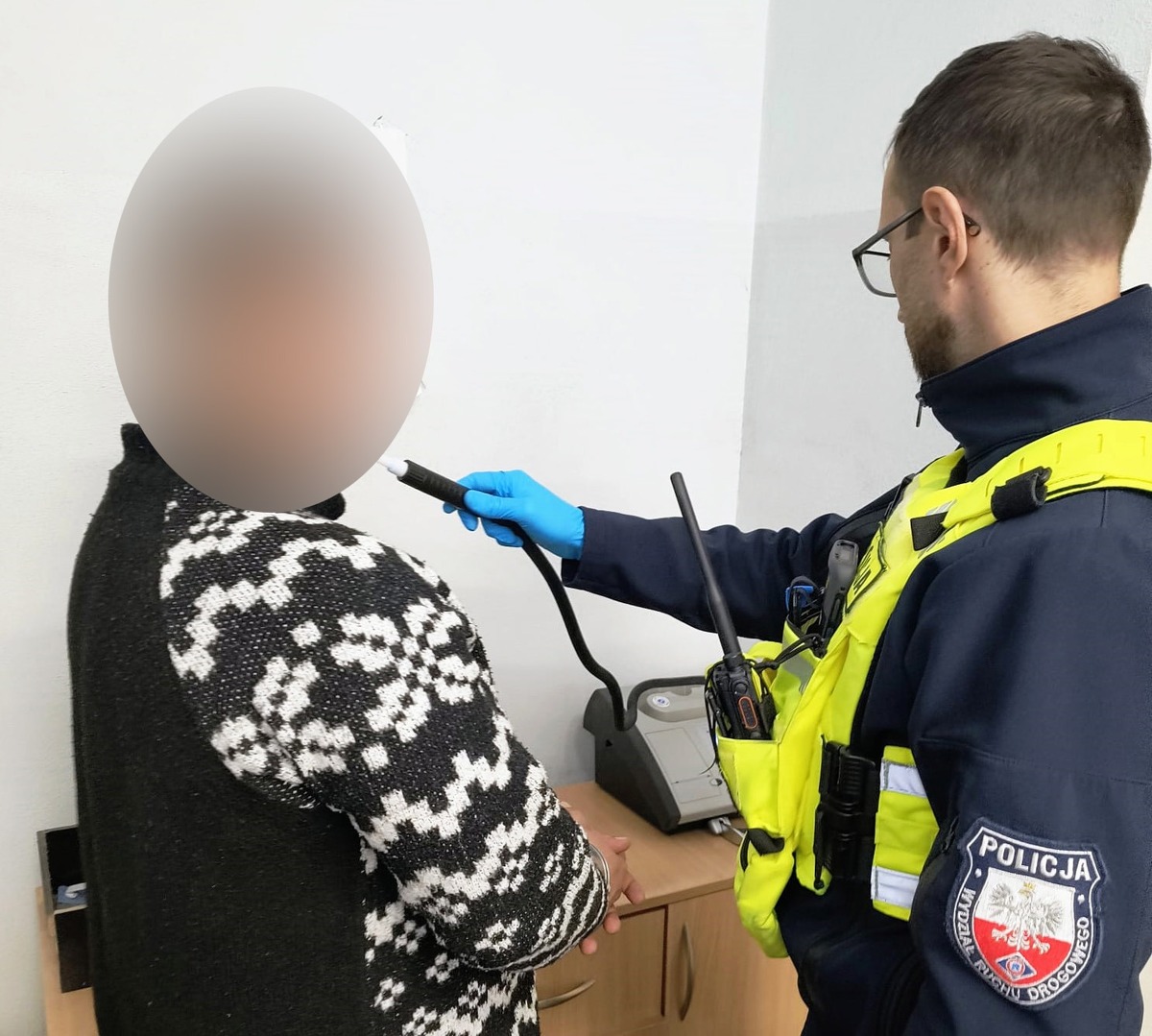 Policjant podczas działań trzeźwość