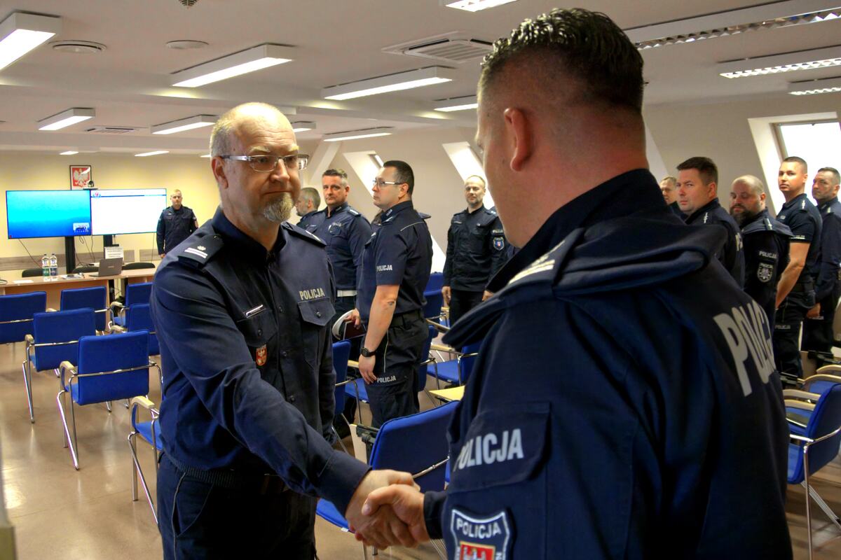 Składanie meldunku Komendantowi insp. Radosławowi Drachowi