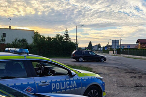 Radiowóz na poboczu