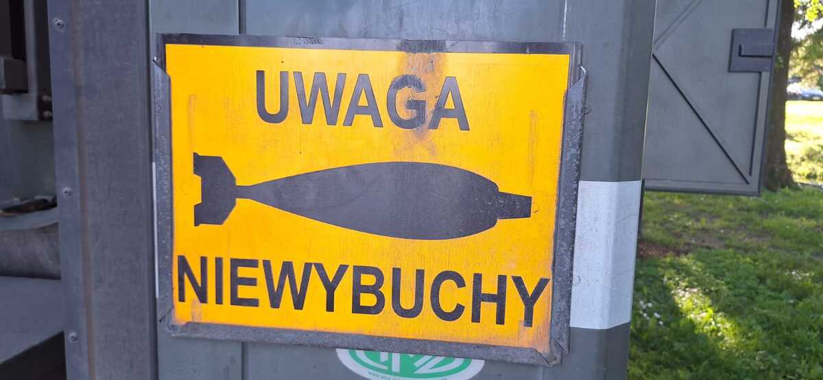 Tabliczka - uwaga niewybuch