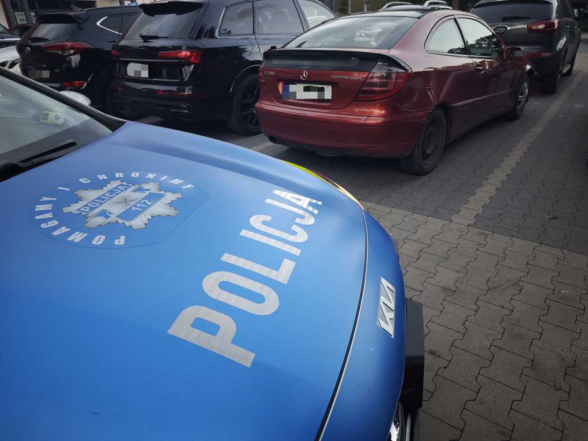 Radiowóz i auto