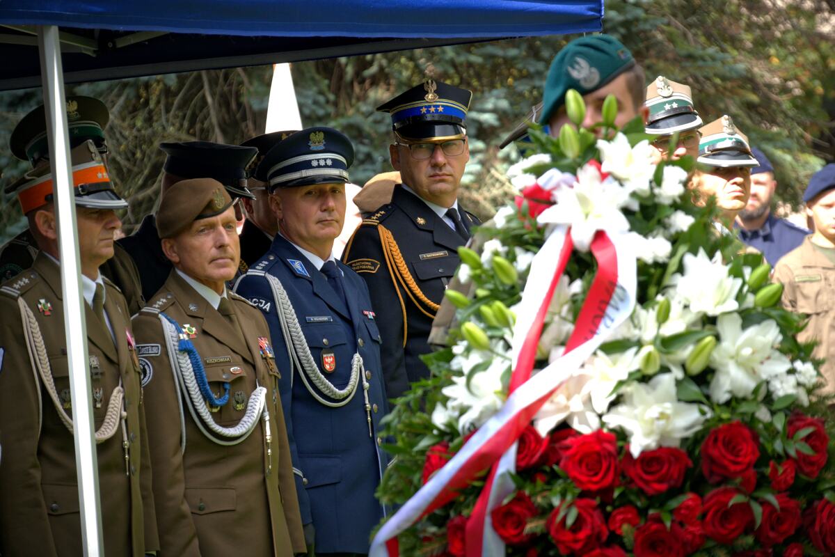 Uczestnicy obchodów 87. rocznicy wybuchu II wojny światowej