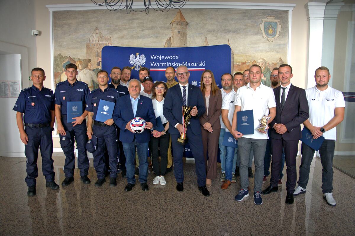Spotkanie piłkarzy z przedstawicielami Urzędu Wojewódzkiego, Policji oraz Państwowej Straży Pożarnej