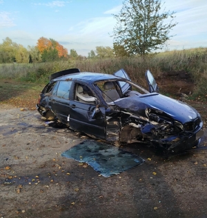Zniszczony pojazd po zdarzeniu drogowym