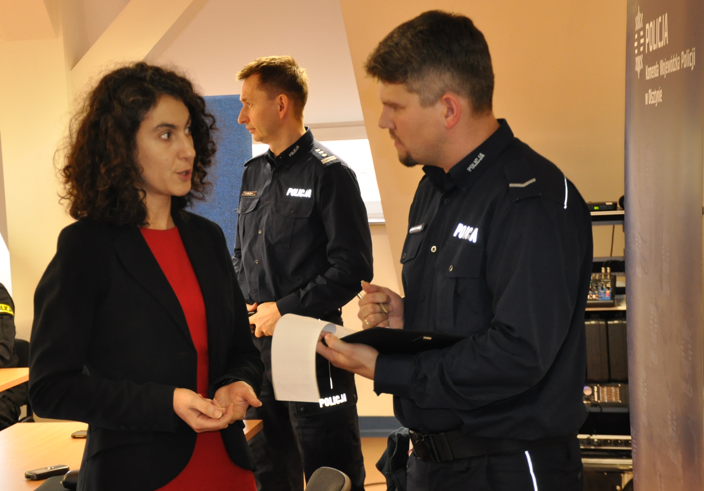 Draginja Nadaždin w trakcie spotkania z policjantami