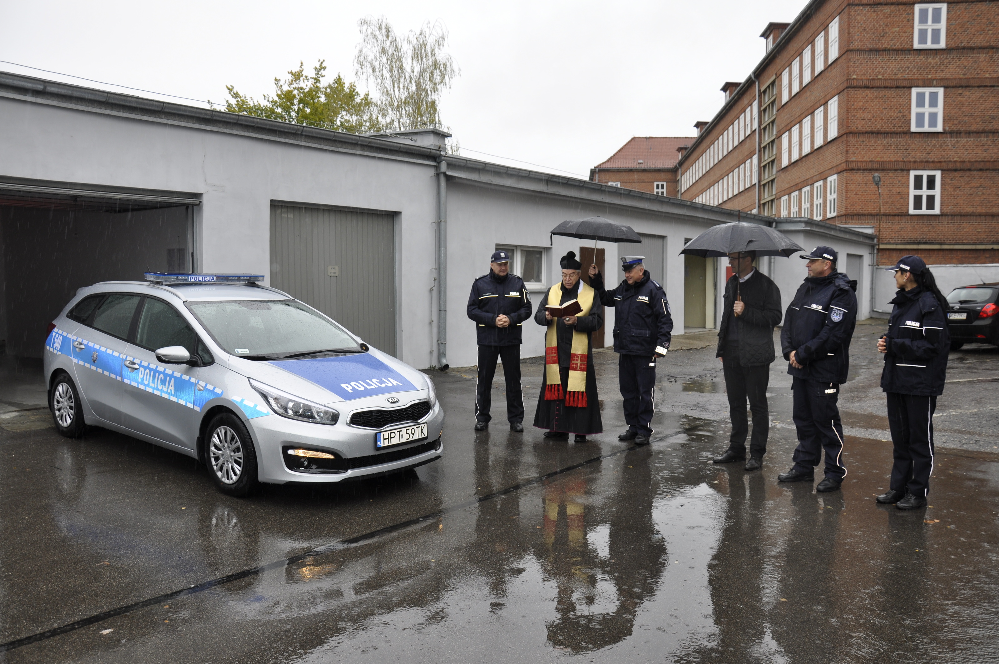 Przekazanie nowych radiowozów